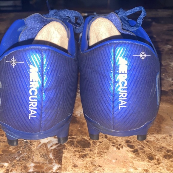 Nike Soccer Cleats - Picture 3 of 4